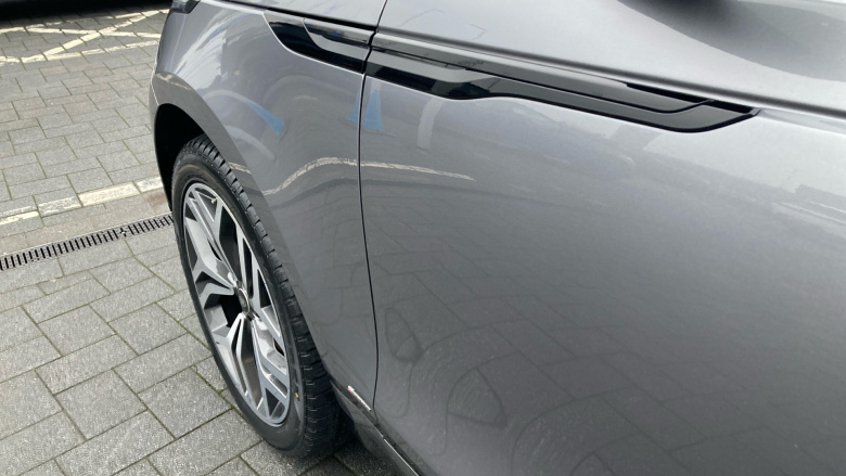 Land Rover Range Rover Velar 2.0 D240 R-Dynamic HSE 5dr Auto Diesel Estate